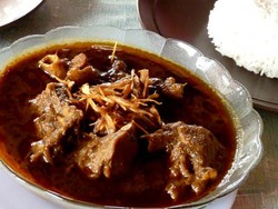 Pedesan Entog Indramayu: Bukan Mercon, Bukan Becek