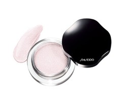 Rias Mata Berkilau dengan Cream Eyeshadow Shiseido