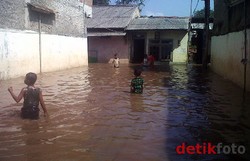 Ketinggian Air di Pondok Labu Masih 50-60 Cm