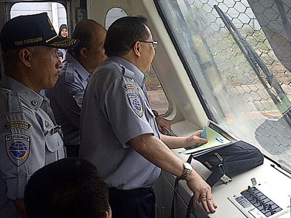 Menhub Tinjau Pembangunan Rel Kereta Ganda