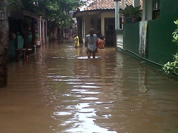 Banjir Pondok Labu Belum Surut