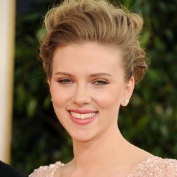 Scarlett Johansson: Foto Bugilku Untuk Ryan Reynolds