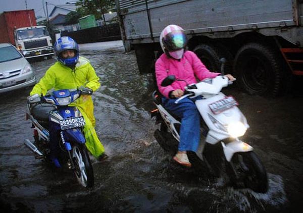 Genangan Air Mulai Sapa Ibukota
