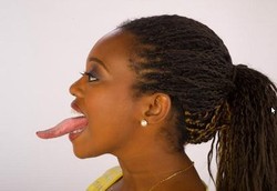 Rekor Lidah Terpanjang di Dunia Jadi Milik Perempuan AS
