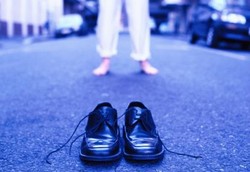 Keliru, Pasien Diabetes Jalan di Aspal untuk Hilangkan Kesemutan