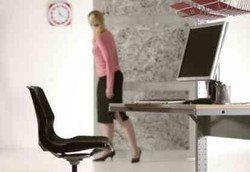 Ayo Berdiri! Kebanyakan Duduk Bisa Buruk