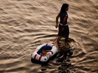 Dipaksa Hidup Dalam Banjir