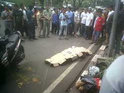 Pemotor yang Tabrak Truk Molen di Kebon Sirih Adalah Tukang Ojek