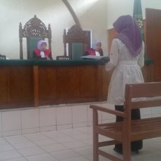 Baca Pledoi, Vini Si Ibu Guru Cantik Bantah Lukai Korban