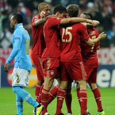 Gomez Hat-trick, Bayern Kokoh di Puncak