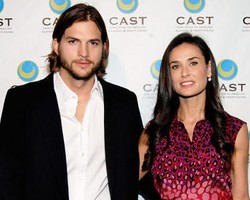Agar Dimaafkan, Ashton Kutcher Akan Patuhi Demi Moore