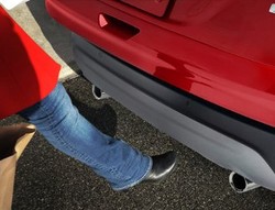 Goyangkan Kaki, Pintu Mobil pun Terbuka