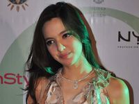 Hamil 2 Bulan, Nia Ramadhani Makin Seksi