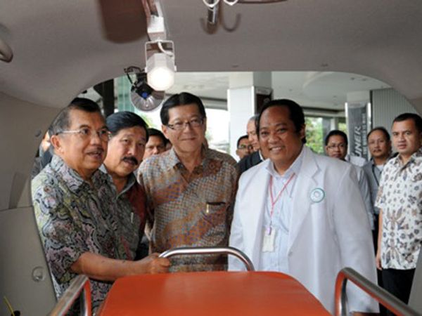 Toyota Sumbang Ambulans untuk PMI