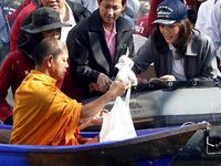 PM Thailand Kunjungi Korban Banjir