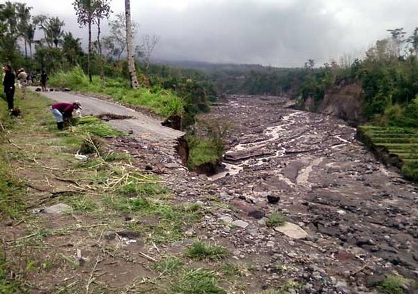 Jalur Evakuasi Merapi Putus