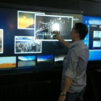 Mencoba Tembok Layar Sentuh