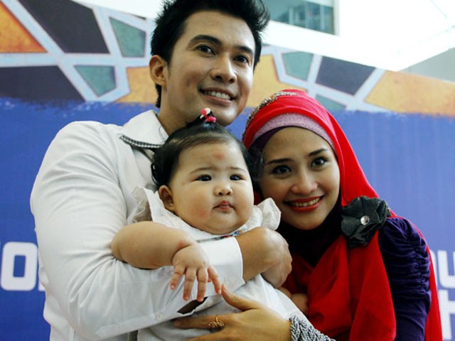 Kerja, Mandala Shoji Bawa Anak Istri