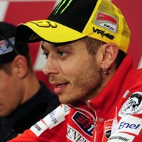 Rossi Bakal Kenakan Helm Spesial Simoncelli