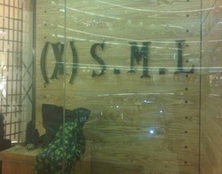 Butik Terbesar (X) S.M.L Dibuka di Senayan City