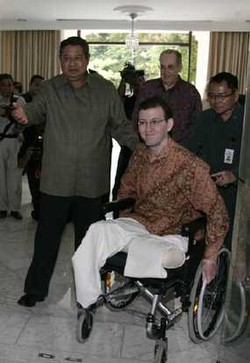 Kehilangan 2 Kaki Saat Bom Marriott, Max Boon Cari Calon Teroris