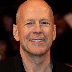 Bruce Willis Sukses Bikin Ashton Kutcher Nangis