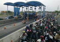 Warga Madura Toron, Jembatan Suramadu Padat