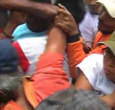 Pembagian Daging Kurban Bupati Nganjuk Ricuh