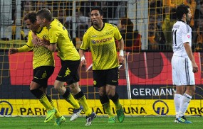 Pesta Gol, Dortmund Jejak Posisi Dua