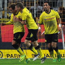 Pesta Gol, Dortmund Jejak Posisi Dua
