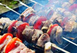 Waspadai Asam Lambung Gara-gara Kalap Makan Daging