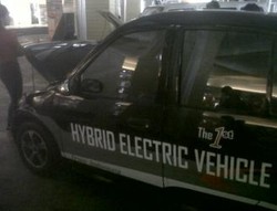 Mobil Hybrid Buatan Indonesia Hadir di Pancoran