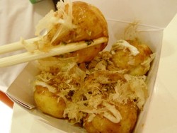 Ngemil Sore Takoyaki Plus Es Krim Asli Jepang