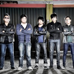 Sesuatu Seperti Cinta, Album Tertunda Avanindra