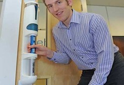 Gagang Pintu yang Bisa Keluarkan Gel Pembersih Tangan