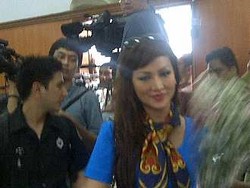 Kacaukan Sidang, Sahabat Malinda Dee Diusir Hakim