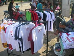 Pedagang Pernak-pernik SEA Games Mulai Ramaikan Jakabaring