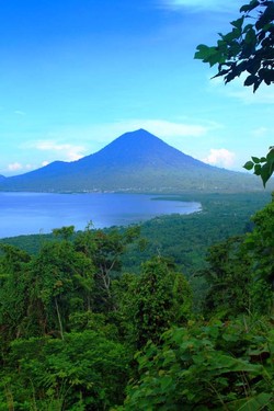 Dengan Senyum Lima Ribu, Menikmati Teluk Jailolo