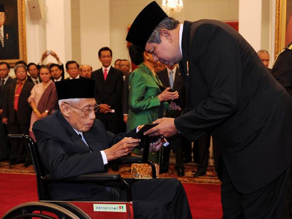 SBY Beri Gelar Pahlawan