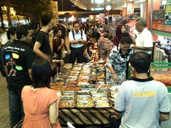 Nikmatnya Makan Lesehan di Malioblok-M