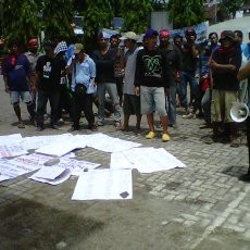 Mantan Bupati Sragen Diadili, Massa Pro & Anti Adu Mulut