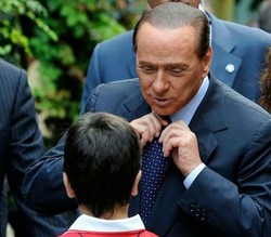 Berlusconi Umumkan Pengunduran Diri