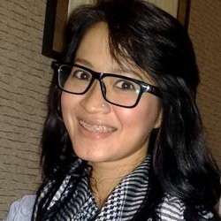 Nyari Uang Tambahan, Okie Agustina Rela Pulang Malam