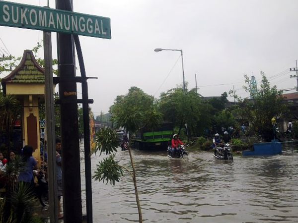 Hujan Deras, Jl. Sukomanunggal Terendam