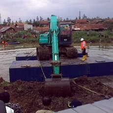 Naik Bachoe, Djoko Kirmanto dan Heryawan Keruk Sungai Citarum