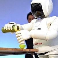 Robot Asimo Lebih Luwes dan Pintar 