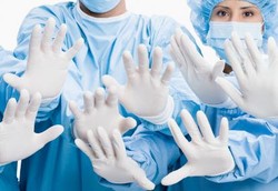 Sarung Tangan Tidak Menjamin Kebersihan Tangan Dokter