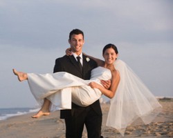 Wanita Pintar Harus Pura-pura Bodoh Demi Bisa Nikah?