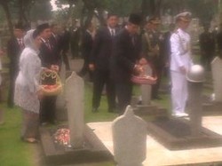 Presiden Pimpin Upacara Hari Pahlawan di TMP Kalibata