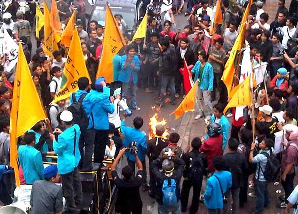 Ratusan Orang Demo Freeport Ratusan Orang Demo Freeport